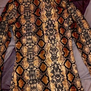 Dress snake skin soft material nice fitted dress
